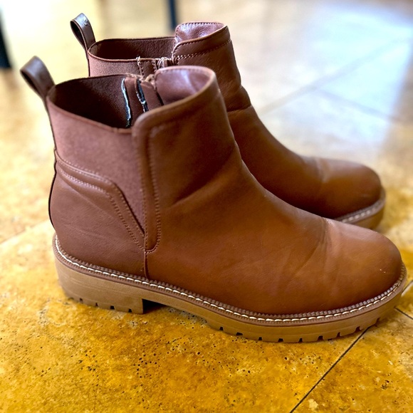 Brown boots - Picture 2 of 8